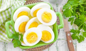 makan telur
