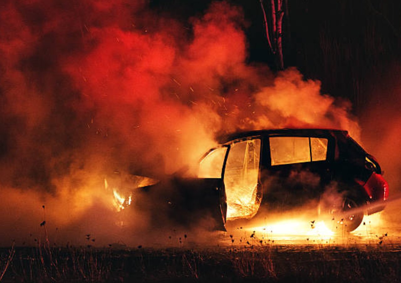 Sebuah Mobil Terbakar di Tol Semarang-Batang