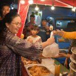 Wali Kota Semarang, Agustina Wilujeng saat mengunjungi stand di Waroeng Semawis/Semarangkota