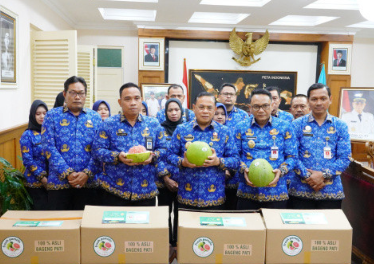 Pemkab Pati Distribusikan Jeruk Pamelo ke Kepala-kepala Daerah di Jateng