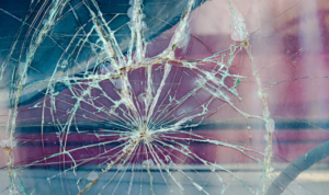 Truk Pengangkut Pupuk Terperosok ke Kali Ombo Batangan, Diduga Sopir Mengantuk