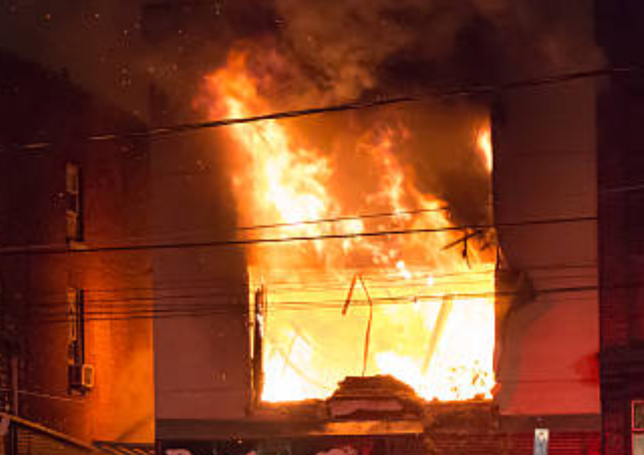 Ruko di Purwodinatan Semarang Tengah Terbakar, Bangunan Milik PT KAI