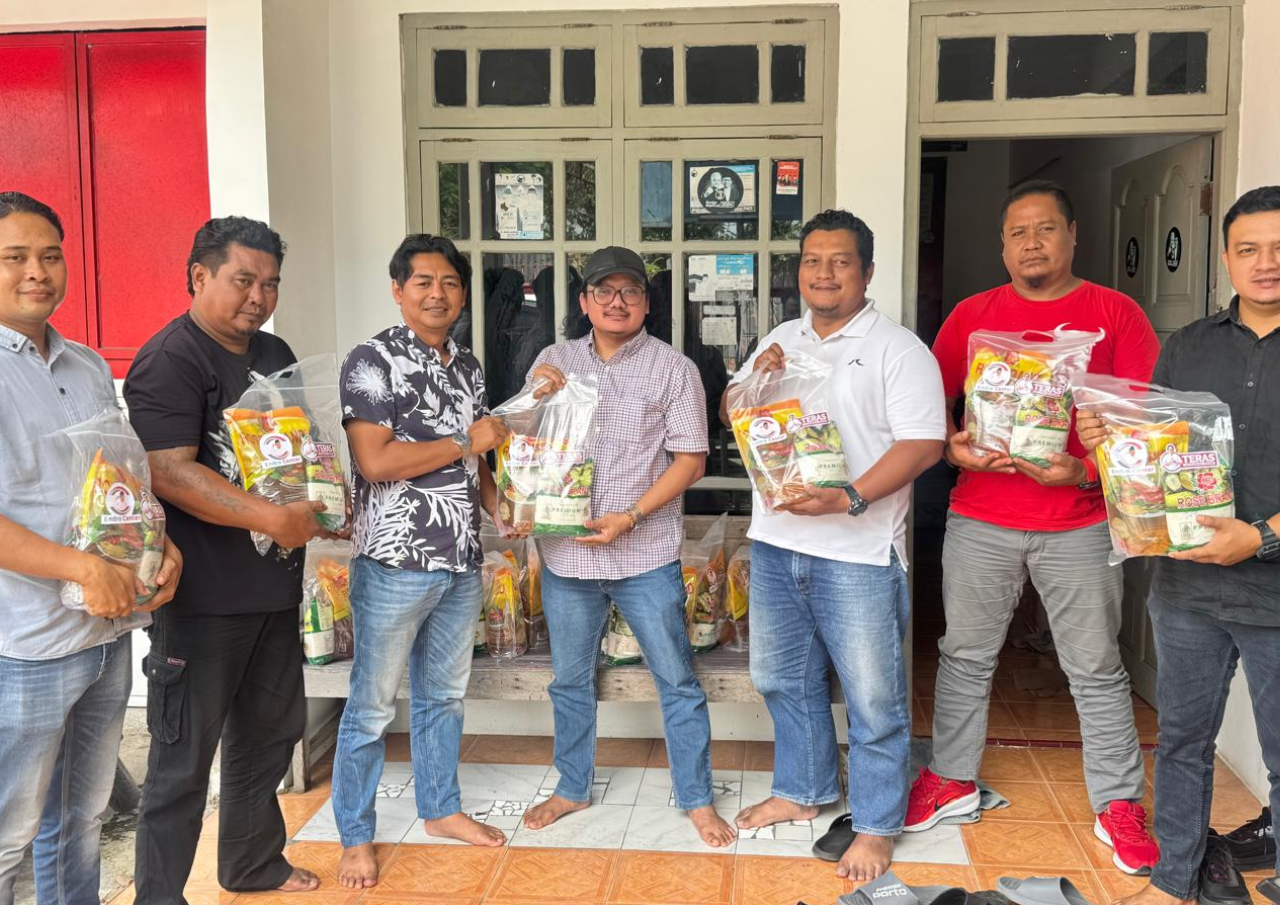 Tim Endro Center Jenguk Korban Banjir di Pati, Salurkan Bantuan Sembako