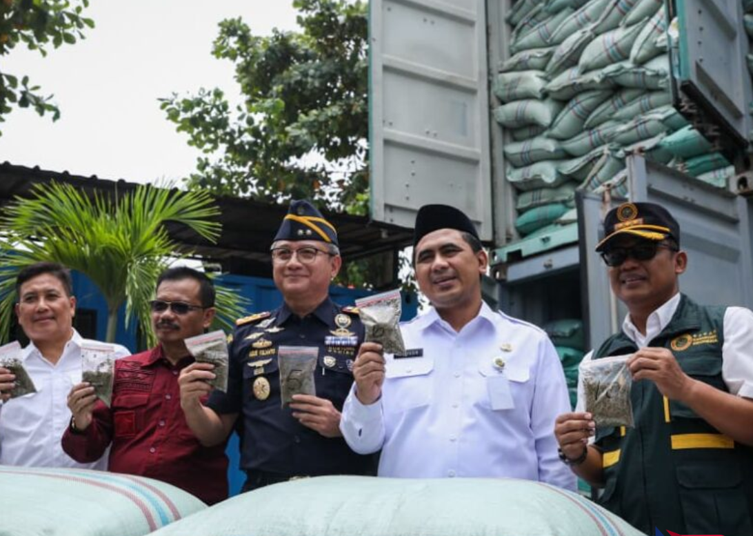 Upaya Penyelundupan 90 Ribu Kratom Berhasil Digagalkan di Pelabuhan Tanjung Emas