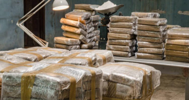 gudang-narkoba Gudang Narkoba di Mijen Semarang Digeledah Polisi, 3 Orang Ditangkap