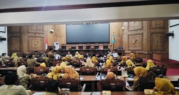 Foto : Audiensi PPPK Paruh Waktu di Ruang Rapat Paripurna DPRD Kabupaten Pati. (Sumber. Mitrapost.com/ Ilham)