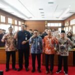 Foto : Ketua Komisi C DPRD Kabupaten Pati, Joni Kurnianto menghadiri penyerahan penghargaan ajang Krenova Tingkat Jawa Tengah. (Dok. Humas Pemkab Pati) Foto : Ketua Komisi C DPRD Kabupaten Pati, Joni Kurnianto menghadiri penyerahan penghargaan ajang Krenova Tingkat Jawa Tengah. (Dok. Humas Pemkab Pati)