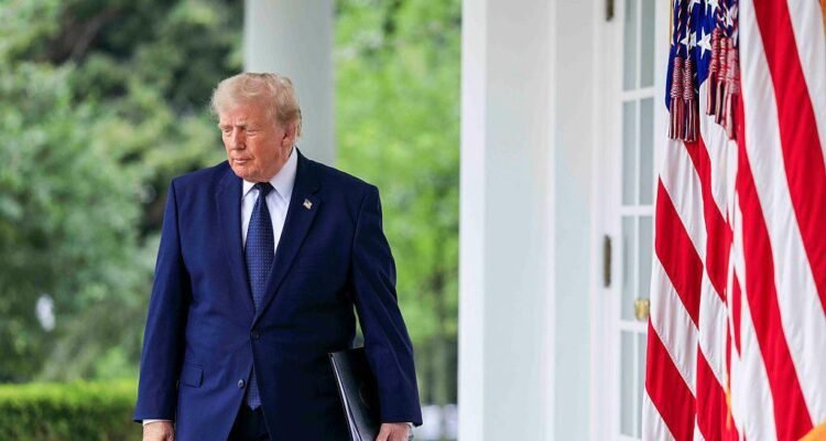 Trump Tuntut Israel dan Negara Teluk Tanggung Biaya Militer AS dalam Konflik Lawan Iran trump