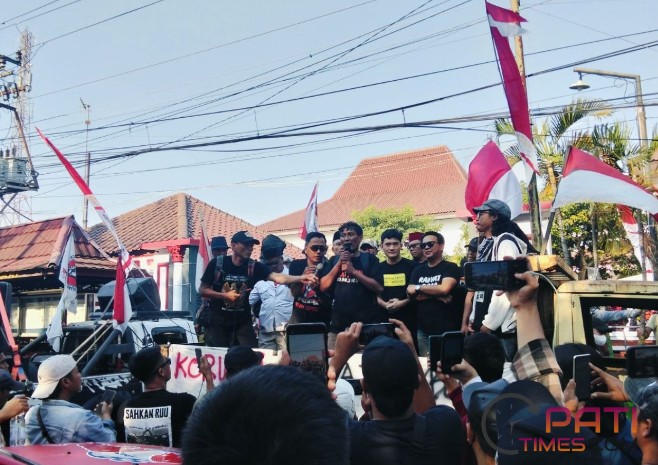 Kerahkan 200 Orang Demo Bank Mandiri, Botok Cs Minta Klarifikasi Regulasi Pemblokiran Rekening