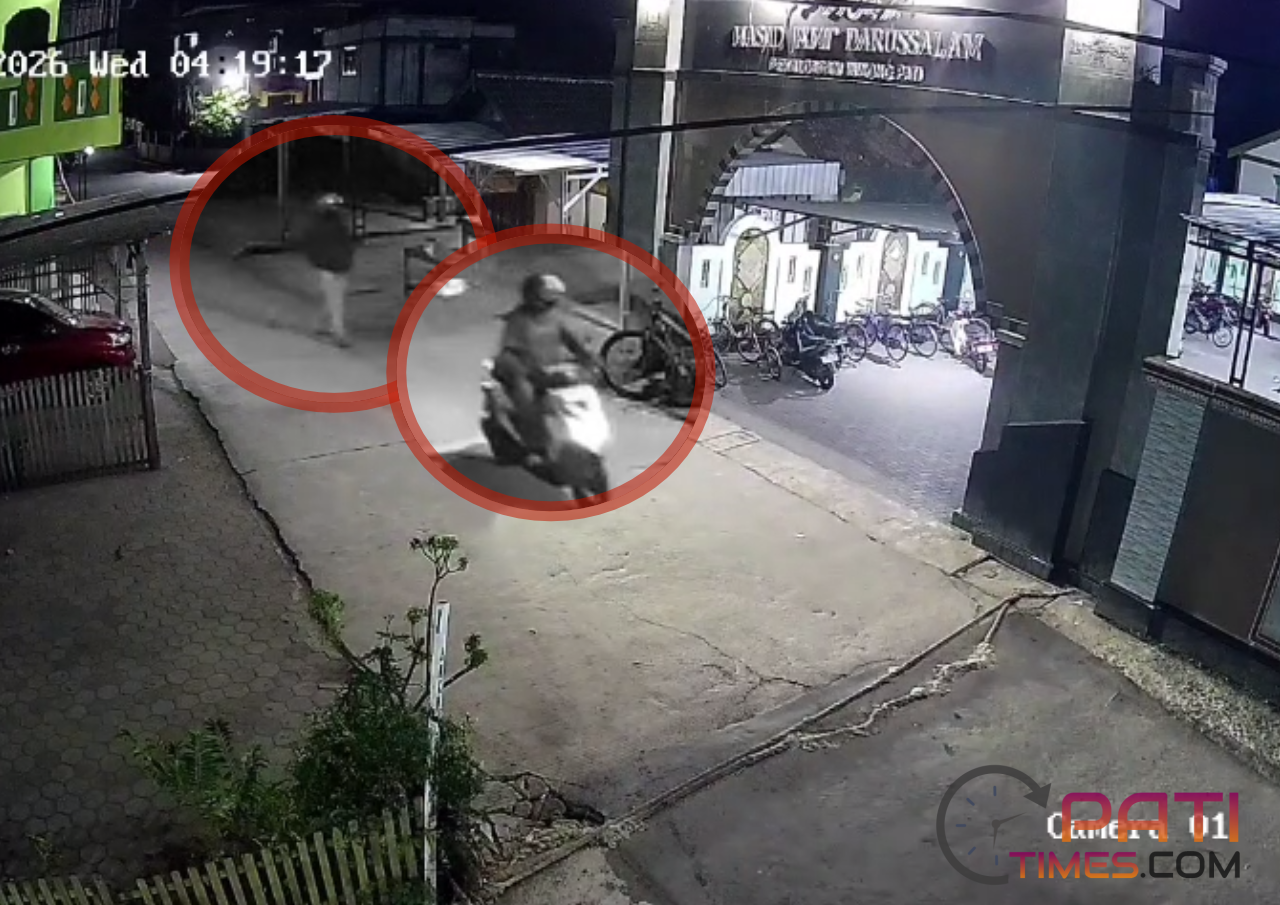 Pelaku Curanmor di Masjid Desa Pekalongan Pati Terekam Kamera CCTV